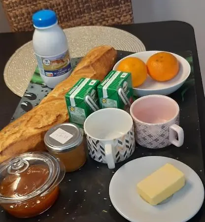 Spacieuse, Independante, 700m De La Gare Homestay szállás