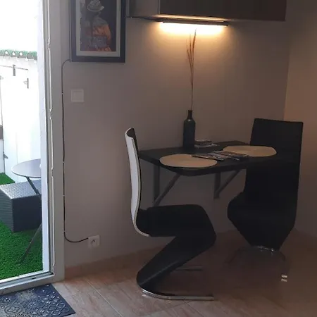 Spacieuse, Independante, 700m De La Gare Quarto em Acomodações Particulares Narbona