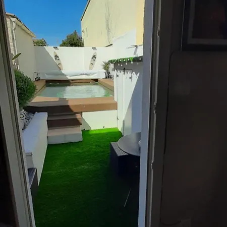 Spacieuse, Independante, 700m De La Gare Quarto em Acomodações Particulares