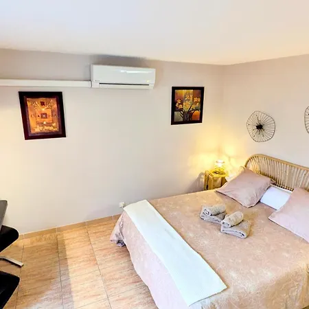 Quarto em Acomodações Particulares Spacieuse, Independante, 700m De La Gare *