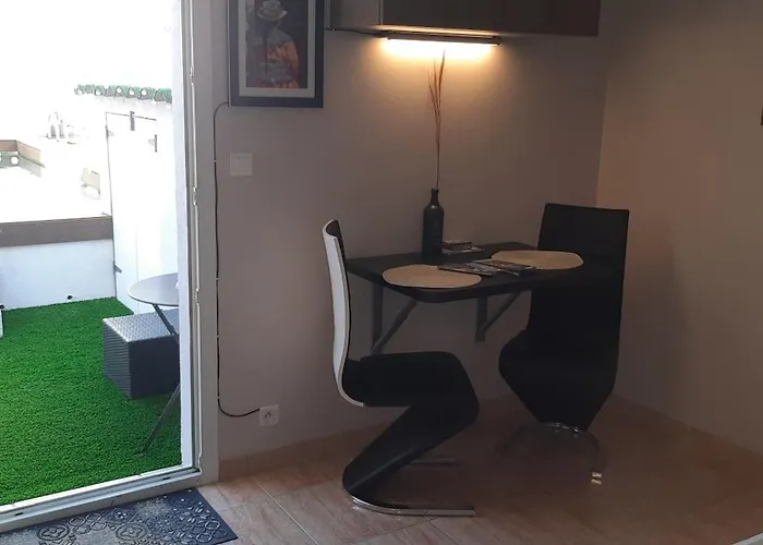 Spacieuse, Independante, 700m De La Gare Homestay Narbonne